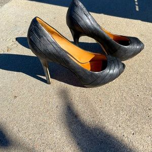 LAMB Size 8 black pumps